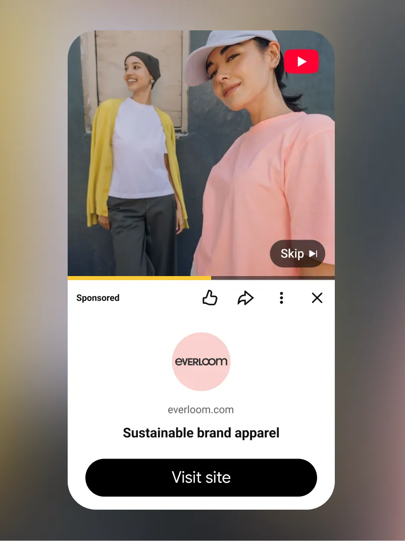 Một quảng cáo YouTube bỏ qua được đang phát, kèm nút dẫn sang trang của doanh nghiệp.